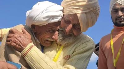 ਭਾਰਤ-ਪਾਕਿਸਤਾਨ ਵੰਡ ਵੇਲੇ ਵੱਖ ਹੋਏ ਭਰਾ 74 ਸਾਲਾਂ ਬਾਅਦ ਕਰਤਾਰਪੁਰ ਵਿਖੇ ਮਿਲੇ